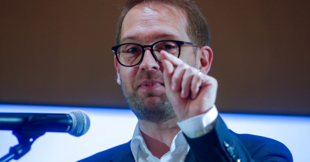 Dominic Fritz și Decizia CCR: Un Mesaj Ironic în Contextul Abuzului de Putere