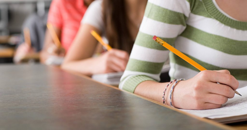 Impactul Examenelor de Admitere în Licee: Provocări și Inechități în Educație