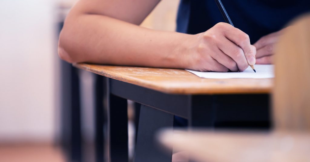 Controversă în Educație: Noile Reguli de Admitere la Liceu și Impactul Asupra Elevilor
