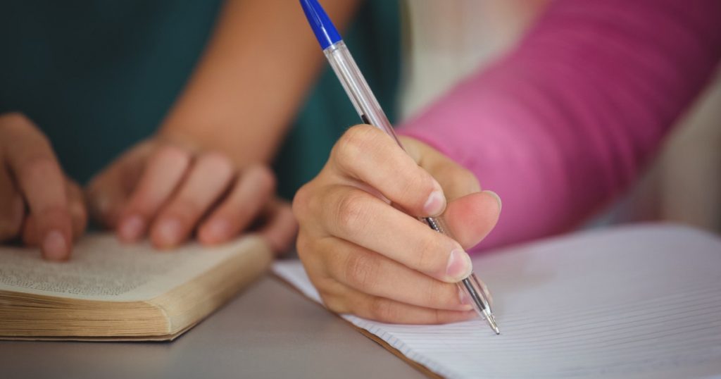 Analiza propunerii lui Ilie Bolojan privind bursele sociale pentru elevi: O nouă abordare în educație