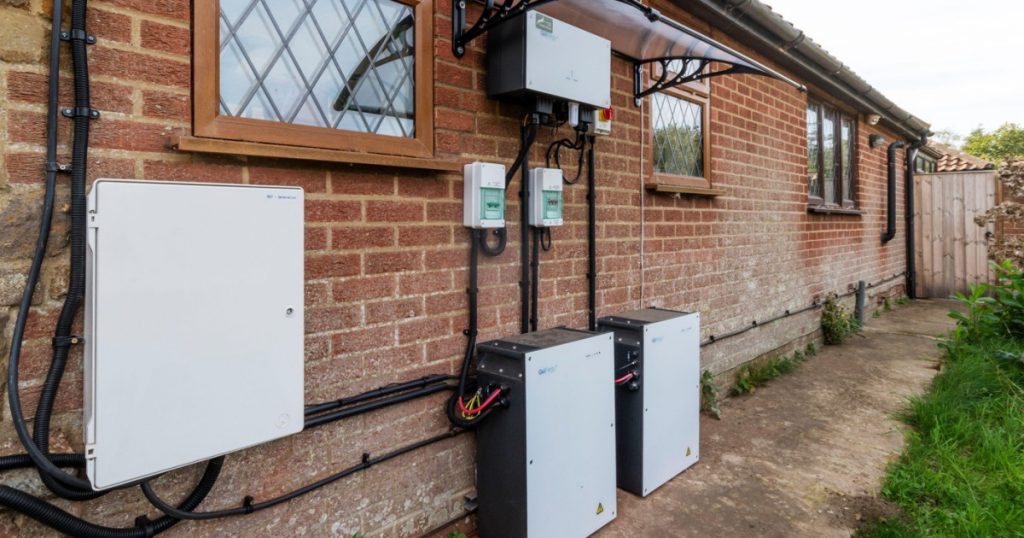 Revoluția Energetică: Programul Casa Verde Baterii și Impactul său Asupra Prosumatorilor din România
