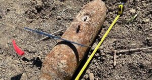 Descoperirea unei bombe din Al Doilea Război Mondial în Lunca Banului: Implicații și Context Istoric