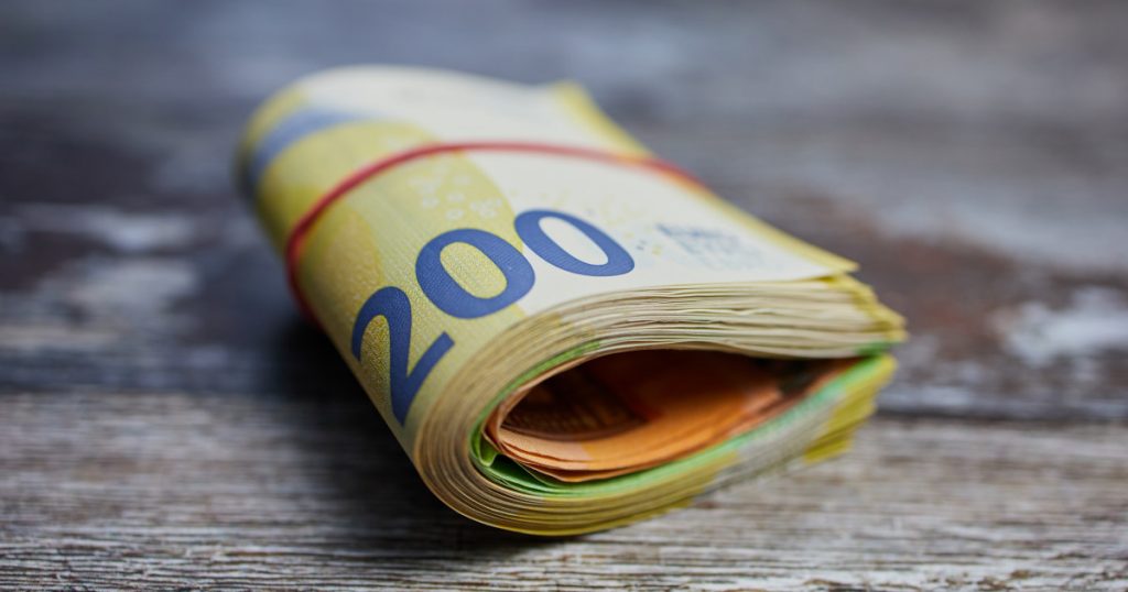 Creșterea rezervelor de numerar în Europa: O reacție la incertitudini globale și atacuri cibernetice
