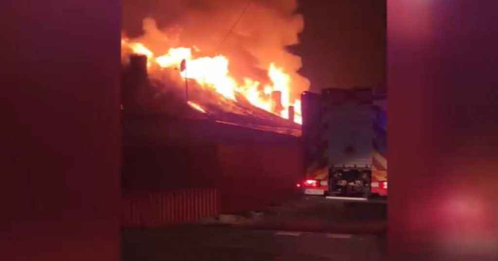 Tragedie în Săcălaz: Incendiul fatal de la complexul de locuințe sociale și implicațiile sale