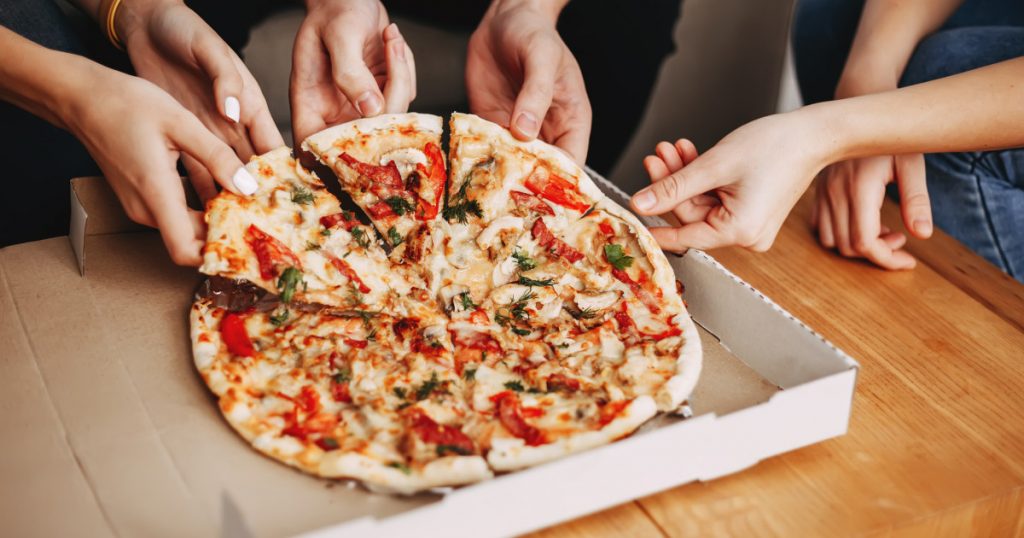 Farsa culinară din Polonia: Un tânăr riscă opt ani de închisoare pentru comenzile de pizza cu amenințări