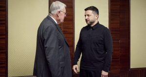 Întâlnirea crucială dintre Volodimir Zelenski și Keith Kellogg: O analiză a contextului militar și politic din Ucraina