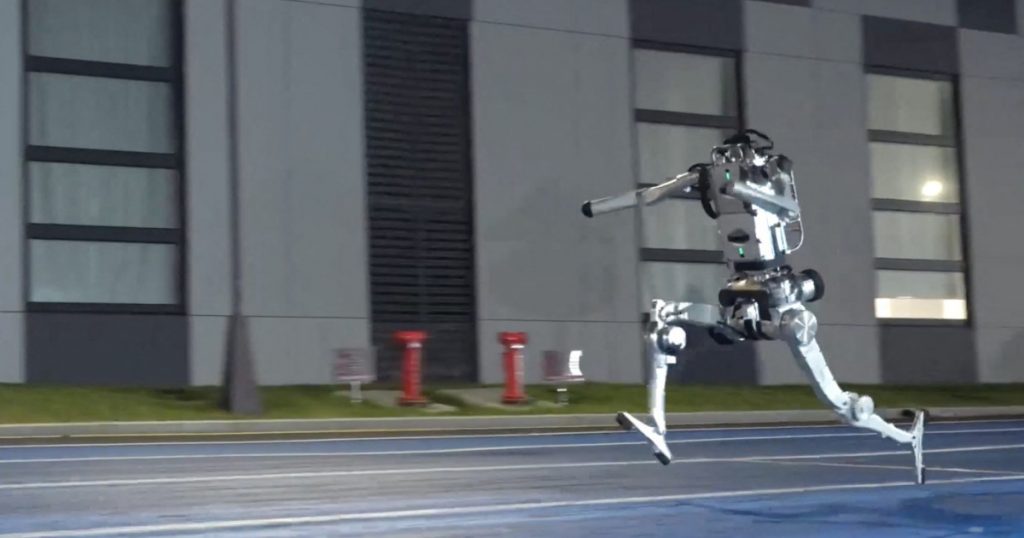 Progresele roboților umanoizi: Cum o competiție din Beijing a marcat o nouă eră în sportul robotic