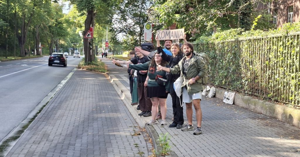 Cursa autostopiștilor germani: O aventură inedită spre satul Pui din România