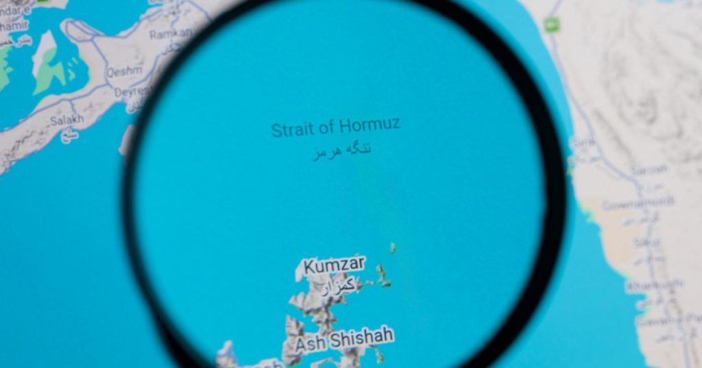 Tensiunile din Strâmtoarea Ormuz: O analiză asupra afirmațiilor Iranului și SUA