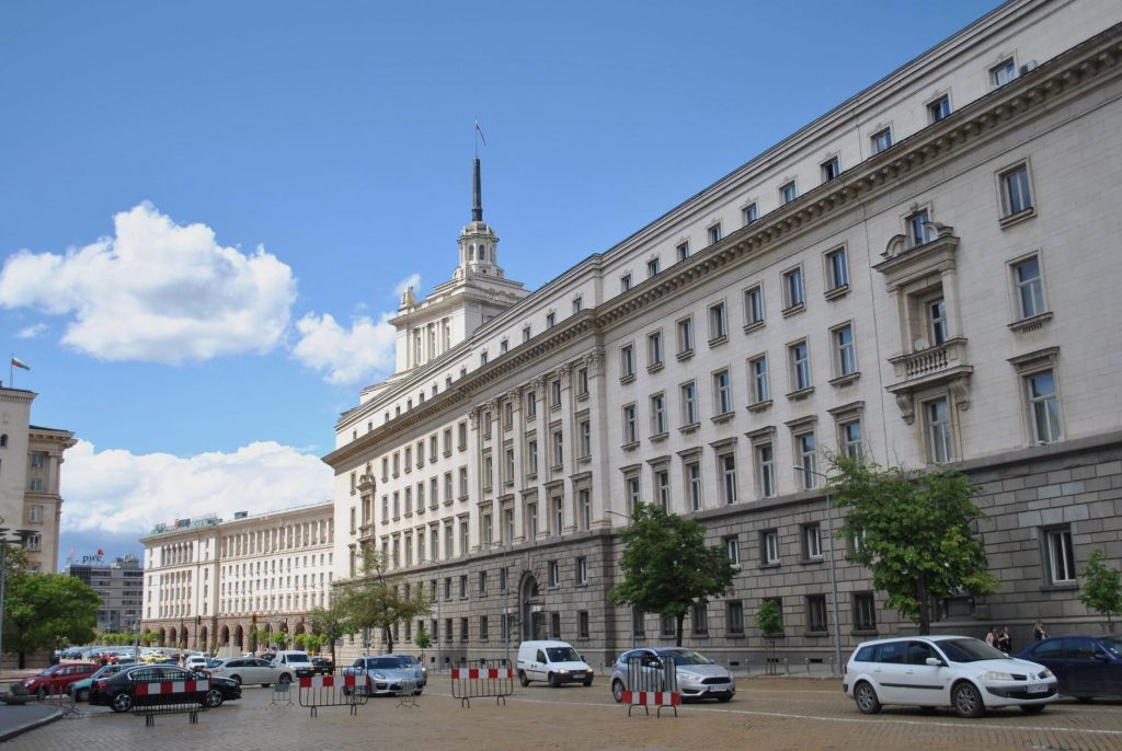 Modificările legislative care permit aleșilor locali să ocupe funcții la stat: o analiză a implicațiilor și contextului