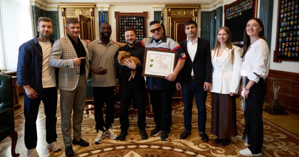 Cadoul simbolic al lui Terence Crawford pentru Volodimir Zelenski: Un câine cu o poveste profundă