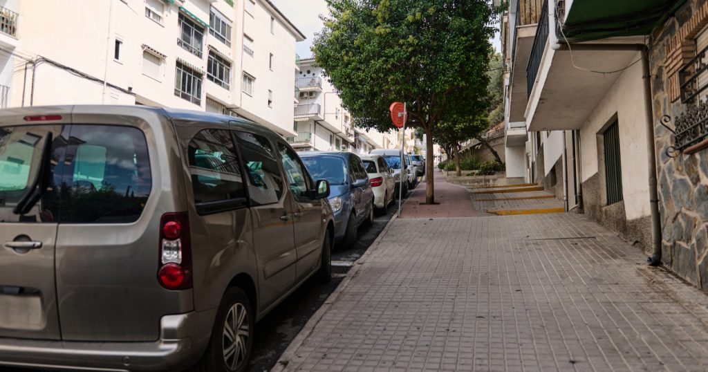 Cine deține spațiul din fața casei sau a blocului? Reguli, responsabilități și amenzi