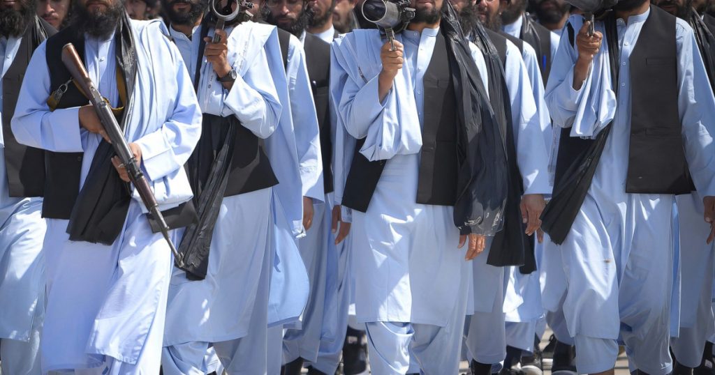 Cinci ani de regim taliban în Afganistan: O privire detaliată asupra restricțiilor, controlului și impactului asupra societății