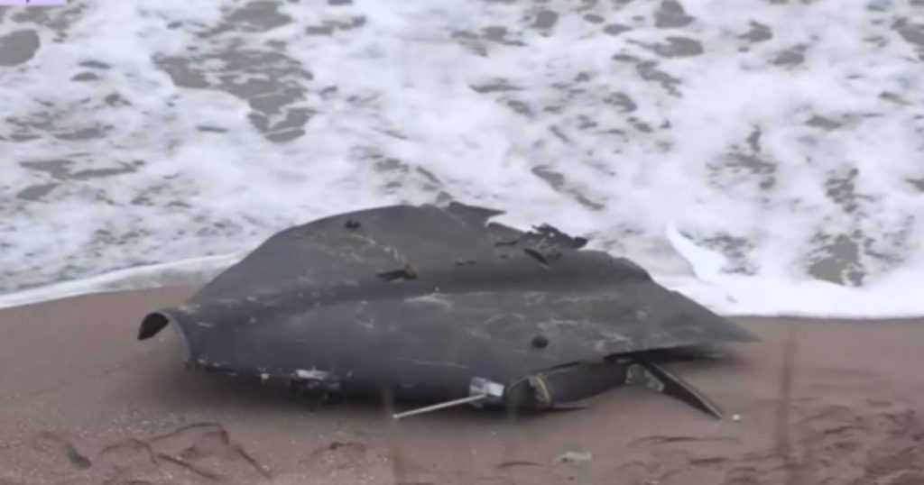 Fragment de dronă pe plaja din Eforie: Avertismentele salvamarilor și implicațiile pentru turiști