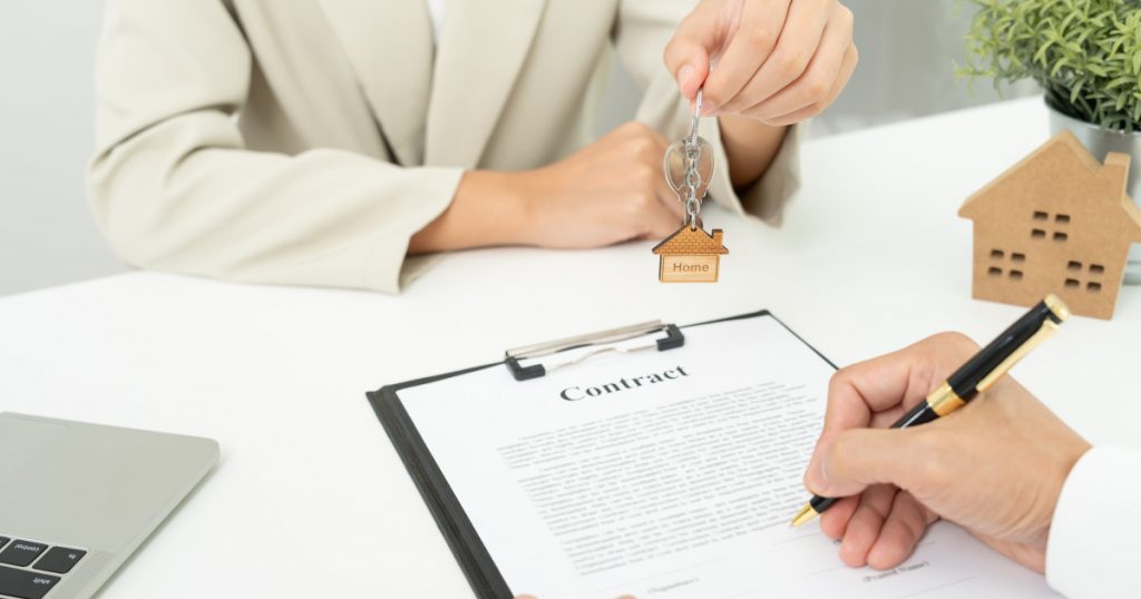 Vânzarea Apartamentelor Cumpărate cu Credit Ipotecar: Ghid Complet despre Condiții și Implicații