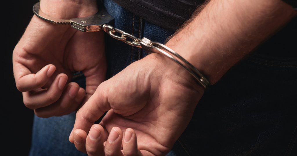 Capturarea unui Fugit: Povestea Britanicului Căutat de 20 de Ani de SUA