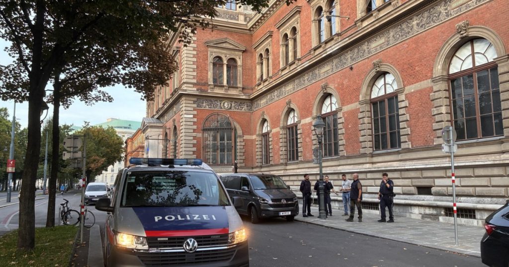 Jaful de la Muzeul din Viena: Un colier regal cu 673 de diamante furat în plină zi