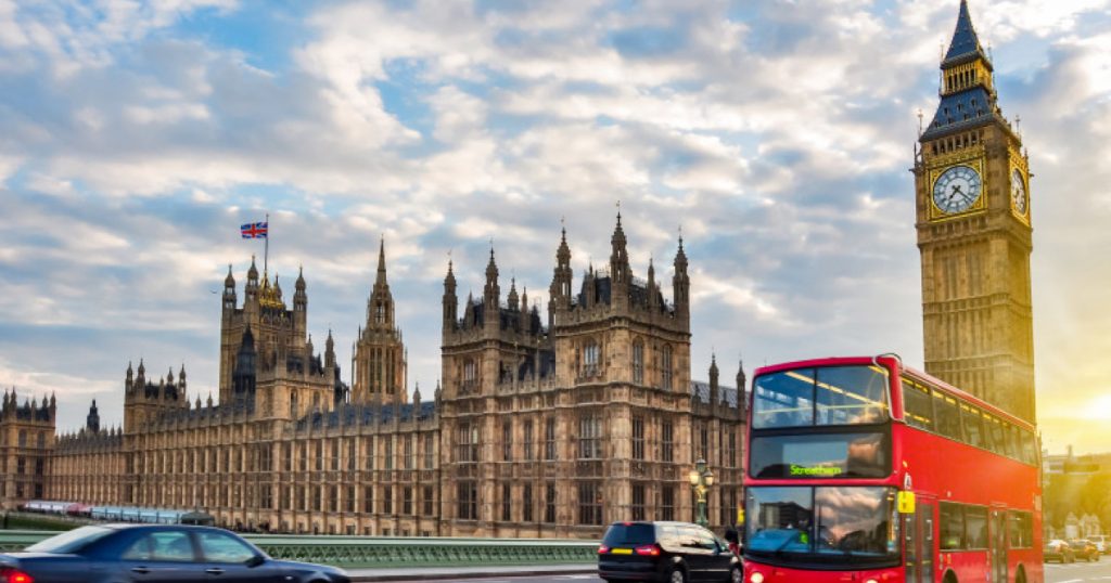 Între apreciere și stigmatizare: Românii din Londra sub lumina politică