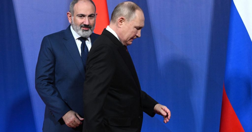 Relațiile Armenia-Rusia în Timpul Schimbărilor Geopolitice: Deciziile Controversate ale Premierului Nikol Pașinian