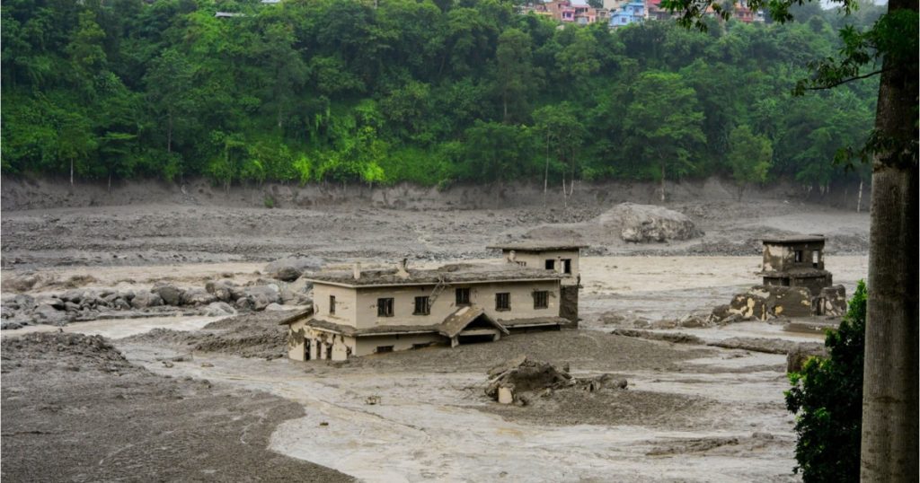 Tragedia din Himalaya: Inundațiile devastatoare din Nepal și China și impactul lor asupra comunităților locale