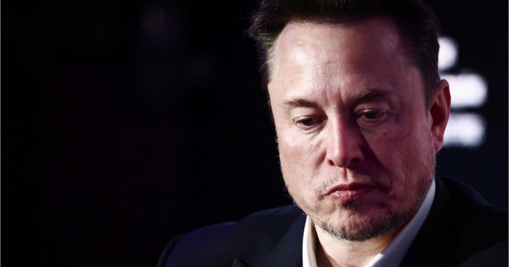 De la Hărțuire la Inovație: Povestea lui Elon Musk prin Ochiul Mamei Sale