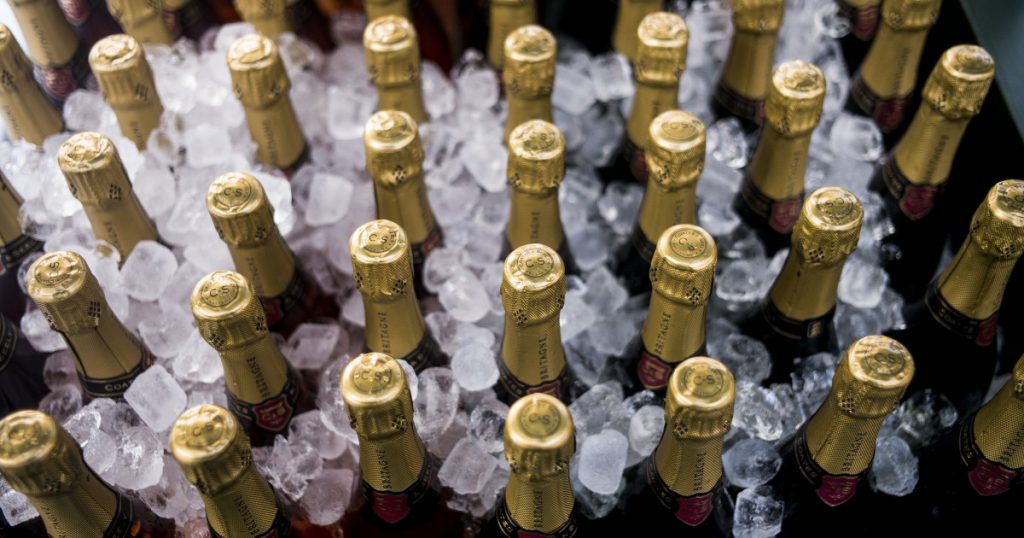 Schimbări Climatică și Impactul Asupra Vinului: Franța Crește Limita de Alcool în Șampanie