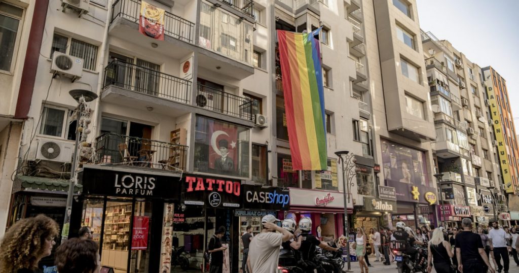 Ofensiva lui Erdogan asupra drepturilor comunității LGBTQ+: O analiză a represiunii și implicațiilor sociale