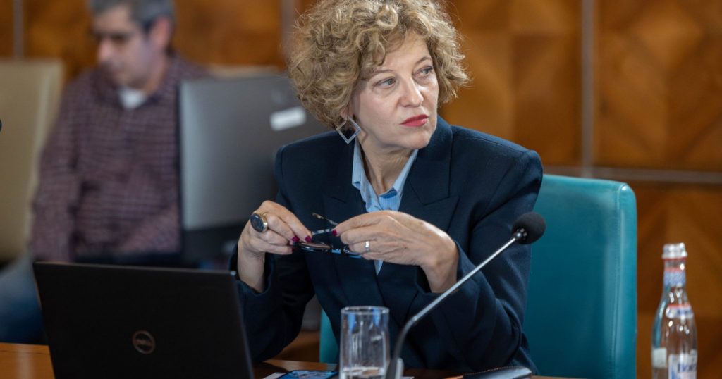 Controversa Sărutului Drapelului: Oana Gheorghiu și Provocările Patriotismului în România