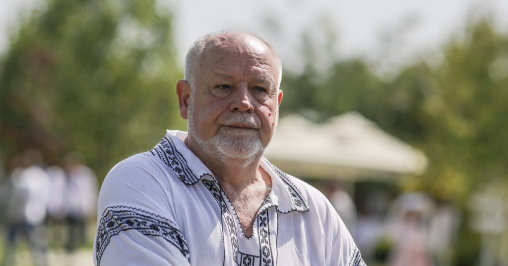 Controversa Sărutării Steagului: Analiza Proiectului de Lege și Implicațiile Sale Culturale și Politice