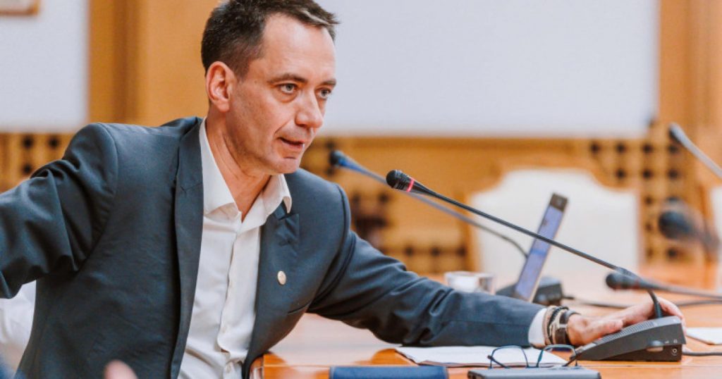Controversa Sărutării Drapelului: UDMR și AUR în Confruntarea Ideologică