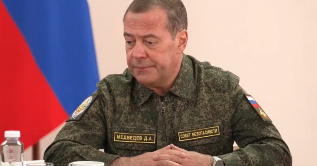 Politica de mobilizare în Rusia: Medvedev și războiul informațional în preajma alegerilor