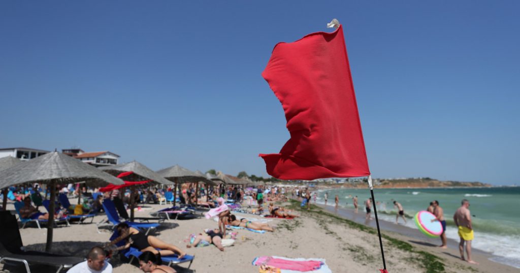 Avertizări pe litoral: Pericolele scăldatului în apele agitate ale Eforiei