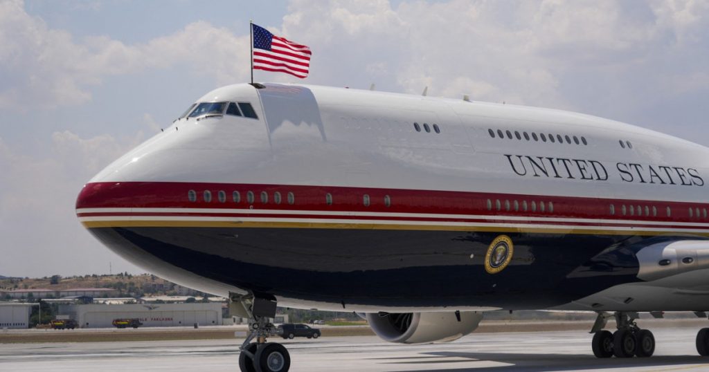 Incidentul toboganului gonflabil de pe Air Force One: o analiză detaliată a implicațiilor și a contextului