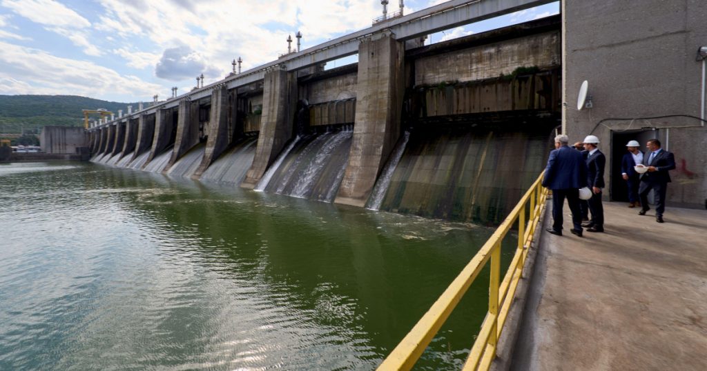 Nicușor Dan și Impactul Legii privind Modificarea Ariilor Protejate pentru Proiecte Hidroenergetice