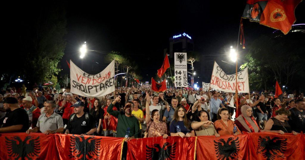 Revoluția Flamingo: 100 de zile de proteste în Albania împotriva planului hotelier al ginerelui lui Trump