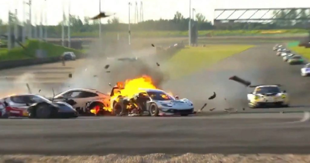 Tragedie și Eroism: Salvarea lui Ollie Millroy la GT China și Impactul Asupra Siguranței în Motorsport