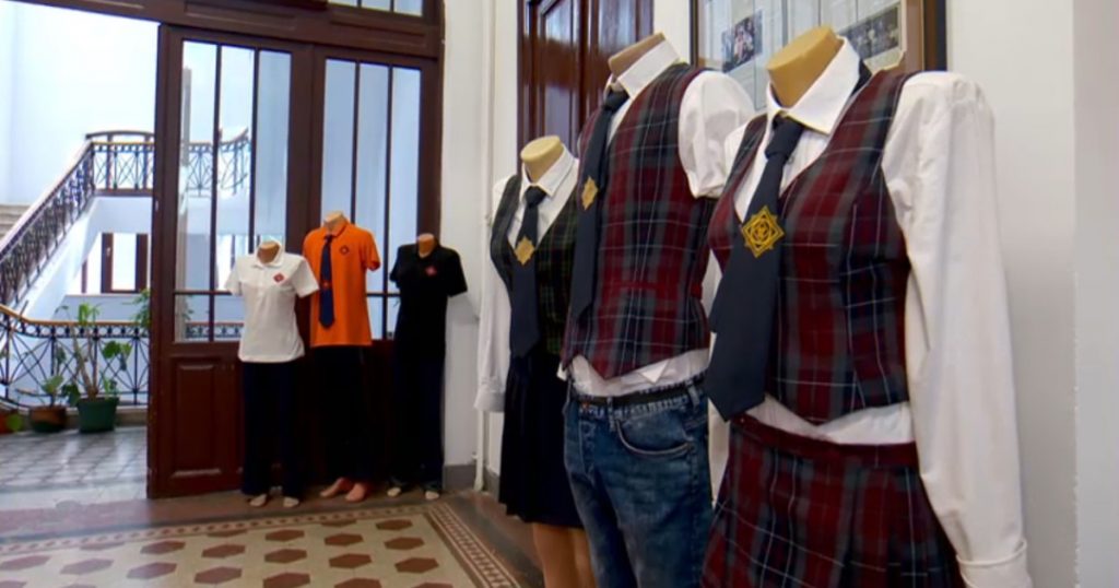 Uniforma Școlară Obligatorie: O Măsură Împotriva Bullying-ului și Implicațiile Sale Sociale