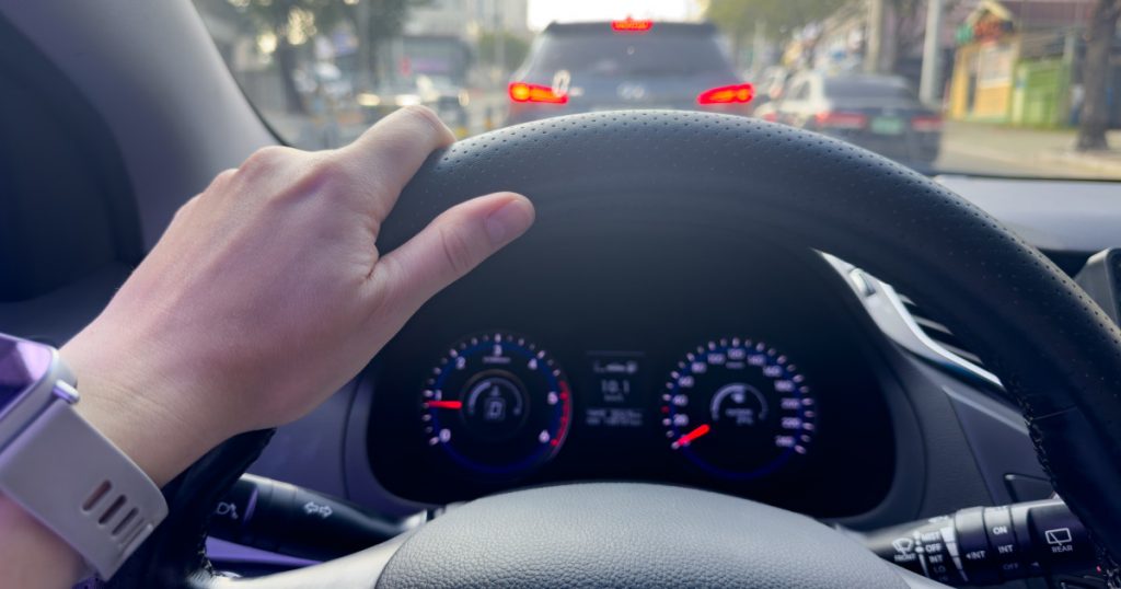 Avertizările din Bordul Mașinii: Înțelegerea Semnificației Culoarelor și Importanța Acestora pentru Siguranța Rutieră
