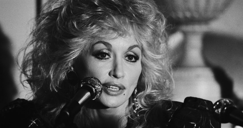 Impactul dezinformării generate de inteligența artificială după moartea lui Dolly Parton: Un apel la compasiune din partea surorii sale