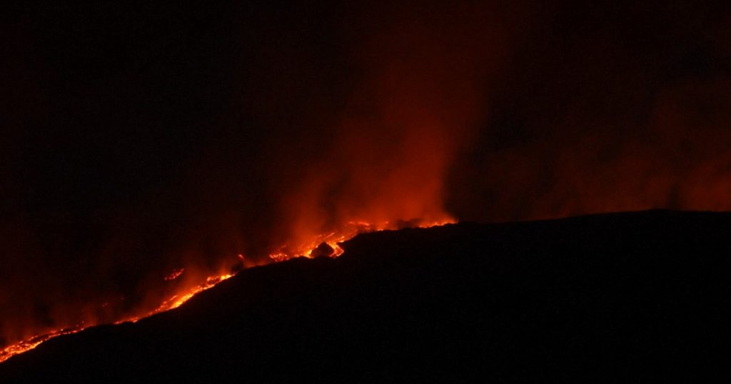 Anak Krakatau: Erupții, Alertă și Impactul Asupra Comunităților din Indonezia