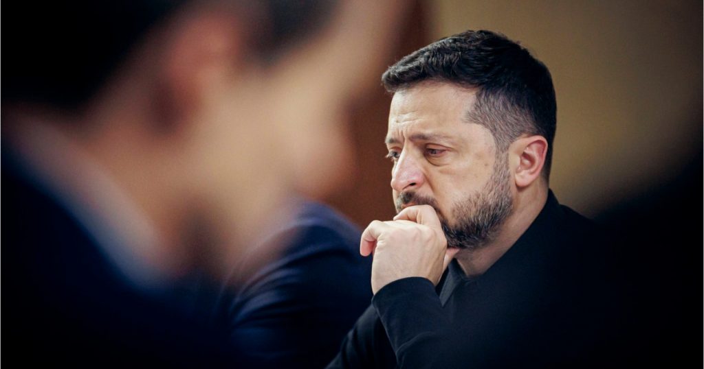 Declinul popularității lui Zelenski: Cum corupția și războiul modelează viitorul Ucrainei