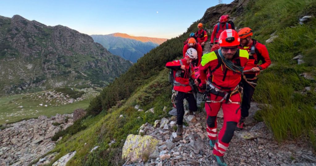 Epuizare în Munte: Salvarea Turiștilor Străini pe Transfăgărășan și Provocările Turismului Montan în România