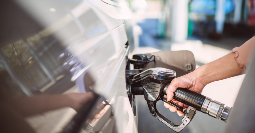 Prețurile Carburanților în România: O Analiză a Scumpirilor Record și Impactul Asupra Economiei