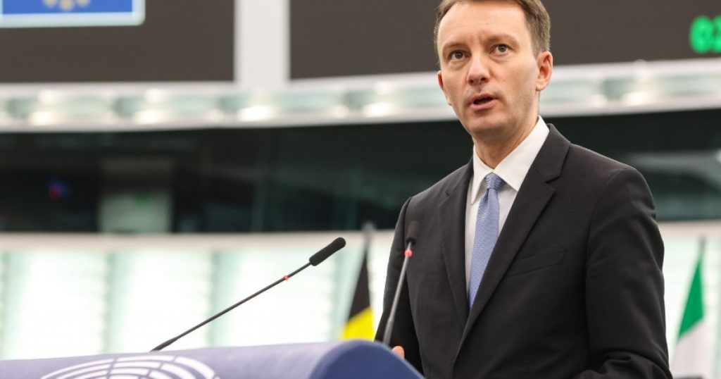 Disputa dintre Siegfried Mureșan și PSD: O analiză asupra ipocriziei și statului de drept în România