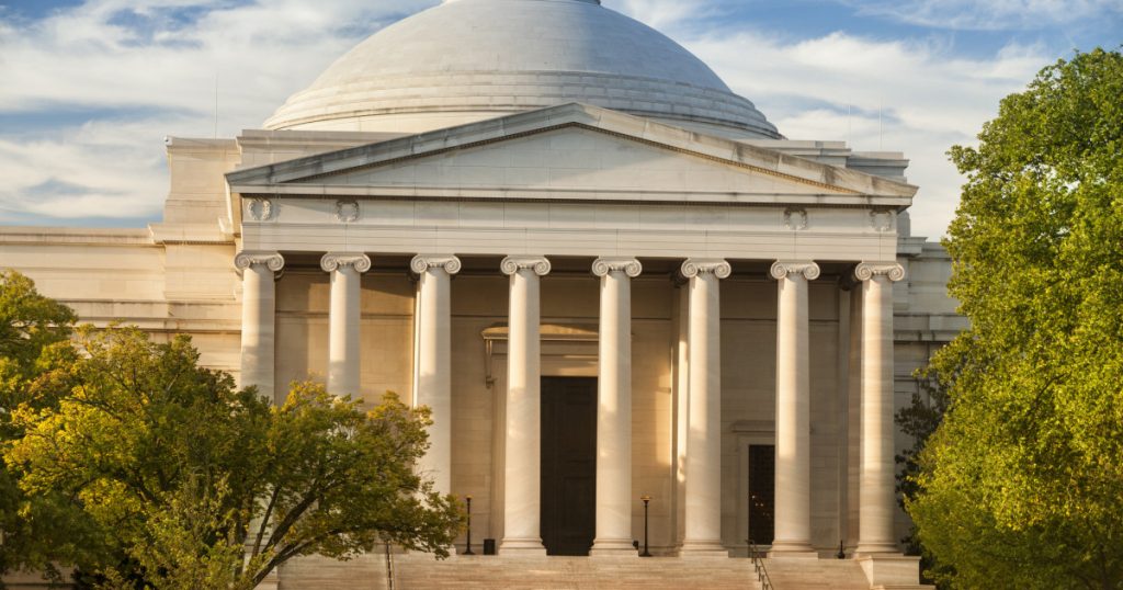 Conflictul dintre Administrația Trump și Smithsonian: O analiză aprofundată a amenințărilor și implicațiilor