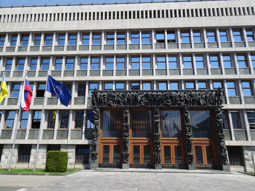 Negocieri Politice și Colaborări Inedite: PSD și AUR în Contextul Posibilei Desemnări a Lui Sorin Grindeanu ca Premier