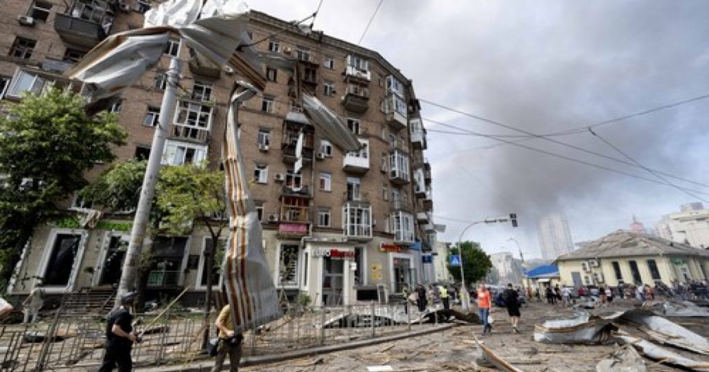 Escaladarea Tensiunilor în Ucraina: Rusia Cere Evacuarea Diplomatilor din Kiev și Amenință cu Bombardamente Intense