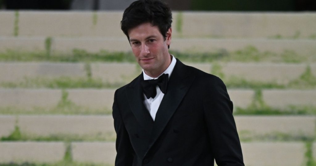 Controversele Vânzării Cupei Mondiale: Joshua Kushner și Impactul Deciziilor Controversate în Fotbalul Global