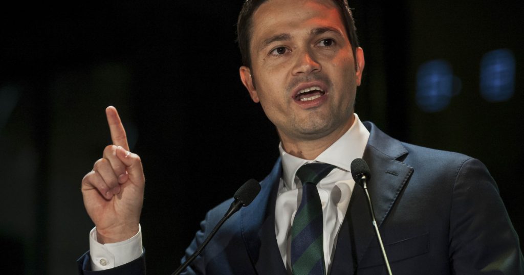 Provocările Politice ale Intrării AUR la Guvernare: O Analiză Detaliată