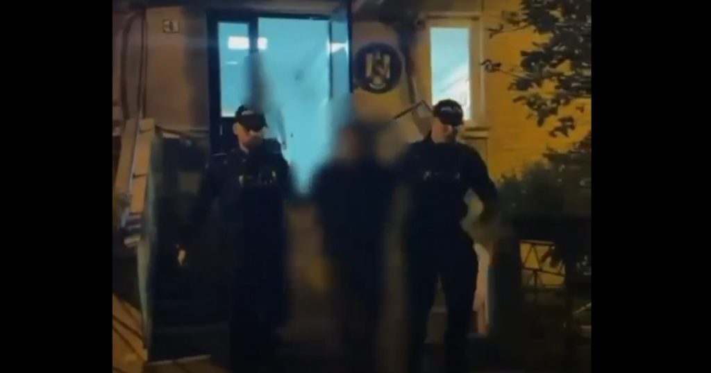 Tensiuni în Piața Victoriei: Reținerea unui participant la protest cu un cuțit